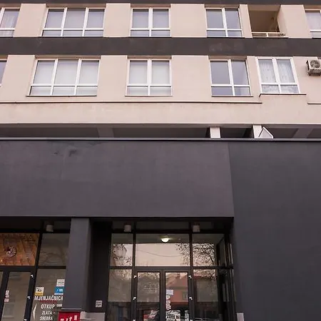 Apartman Avaz شقة توزلا