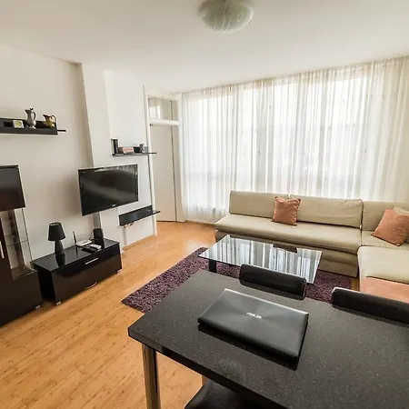 Apartman Avaz * توزلا