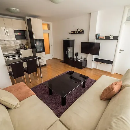شقة Apartman Avaz *